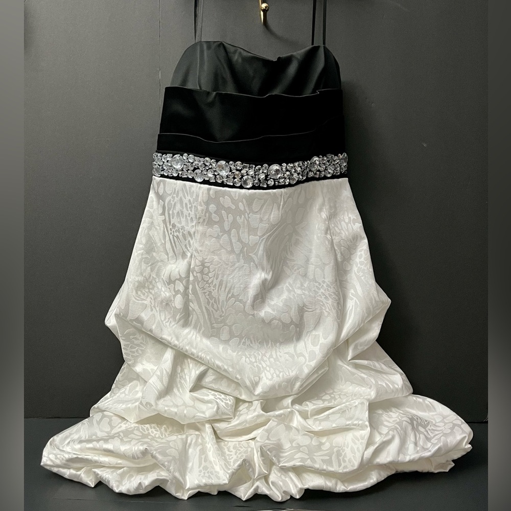 New with tags vintage City Triangles dress. Girls junior size 11.